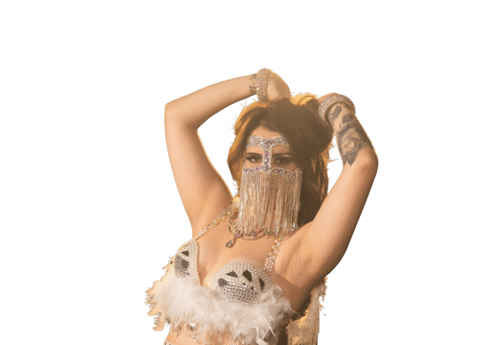 за танците ориенталска танцьорка